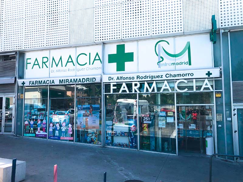 Rotulacion de fachada de farmacia en Madrid
