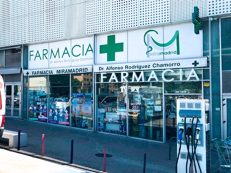 Farmacia rotulada en Madrid