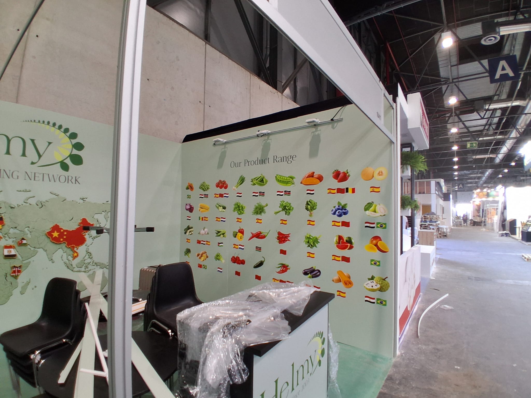 Panelado con foam impreso para el stand de Helmy en Fruit Attraction 2026 · fotografía 3