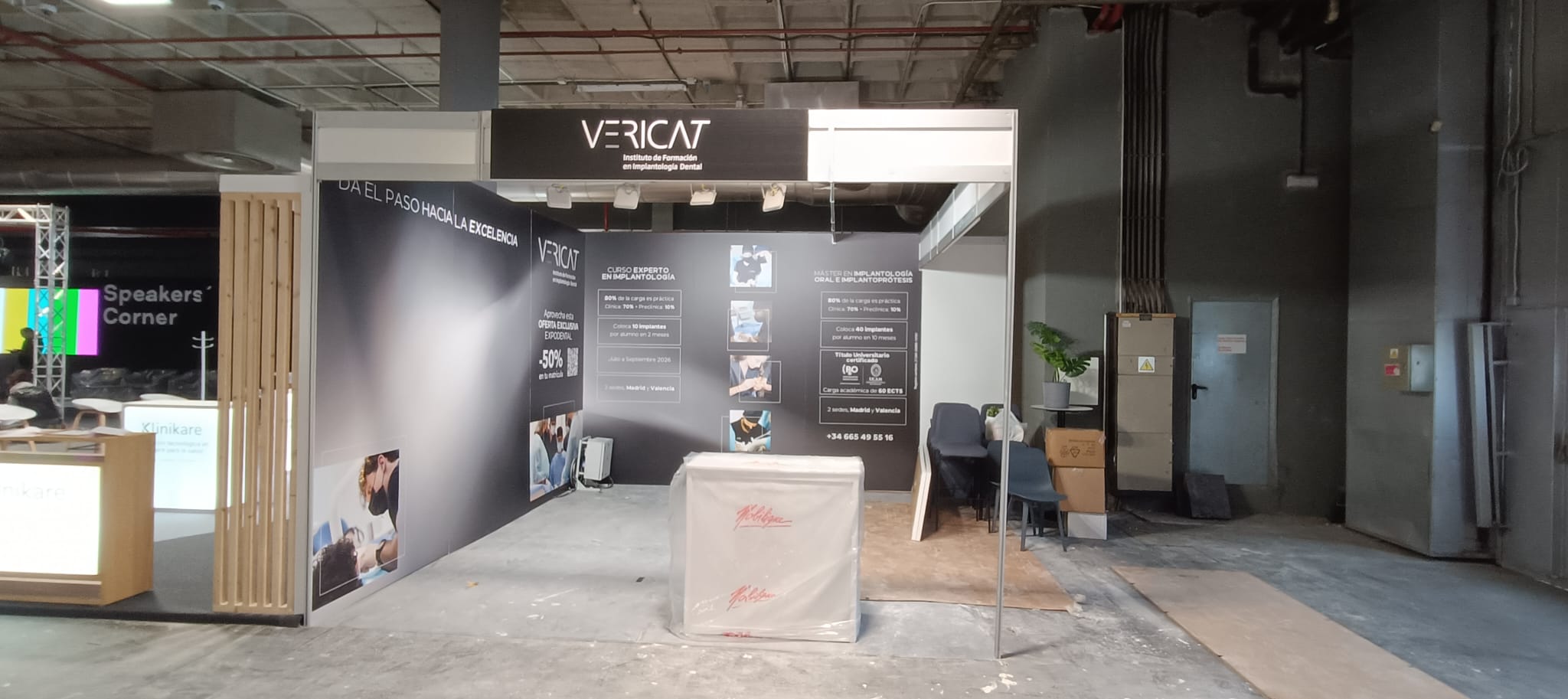 Montaje de la gráfica de Vericat en Expodental 2026.